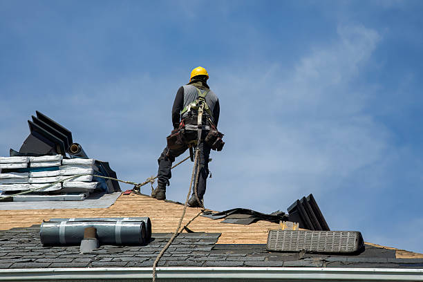Professional Roofing technician working in Italy, TX